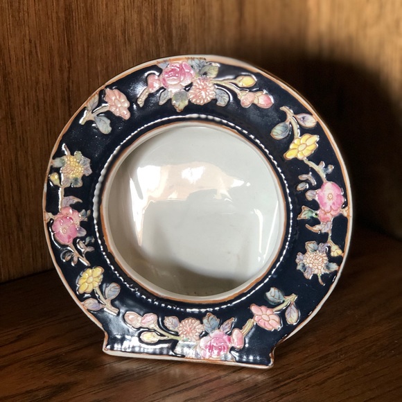 Circle Floral Ceramic Frame - Picture 4 of 7